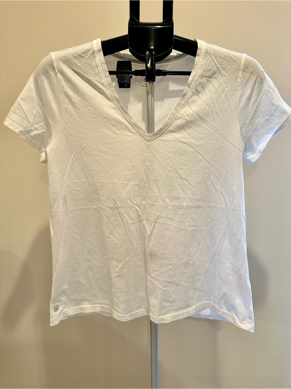 Lilly Pulitzer Women's White V-Neck Short Sleeve Tee